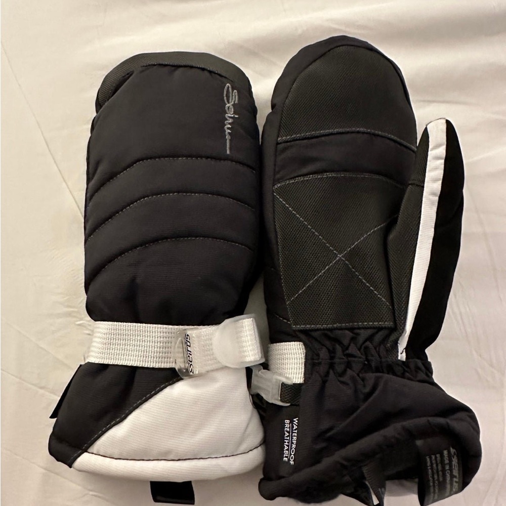 Black and White Ski Mittens